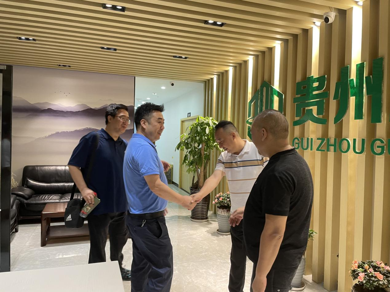 觀(guān)山湖區(qū)委人大常委會(huì)領(lǐng)導(dǎo)就構(gòu)建“親”、“清” 新型政商關(guān)系對(duì)企業(yè)發(fā)展情況 到我司進(jìn)行實(shí)地走訪(fǎng)
